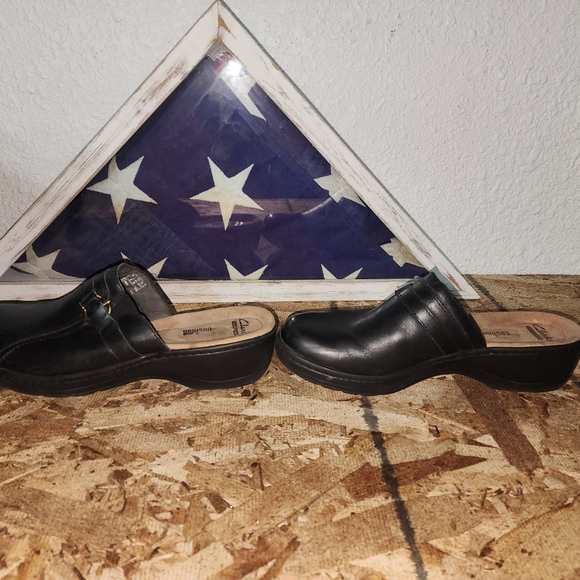 CLARKS COLLECTION Women's Clogs SOFT CUSHION Leather Mule Slip On (BLACK) - 9.5 - Picture 3 of 8